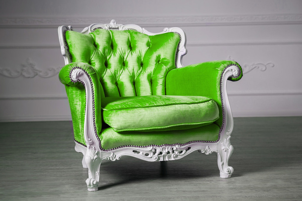 grüner Sessel im Zimmer - Foto, Bild