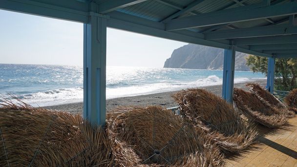 temporada baja para el turismo griego en la isla Santorini
 - Foto, Imagen