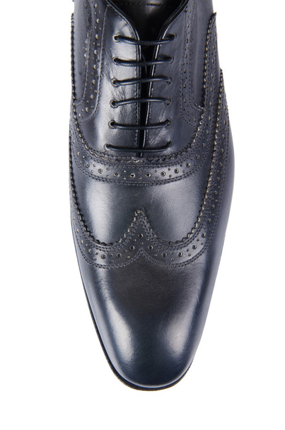 Кончик мужской обуви изолирован на белом - Фото, изображение