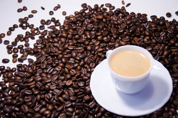 kávé fekete háttérrel - Fotó, kép