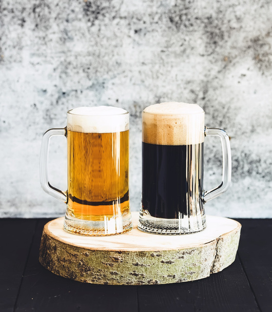 Light and dark beer in mugs - Fotoğraf, Görsel