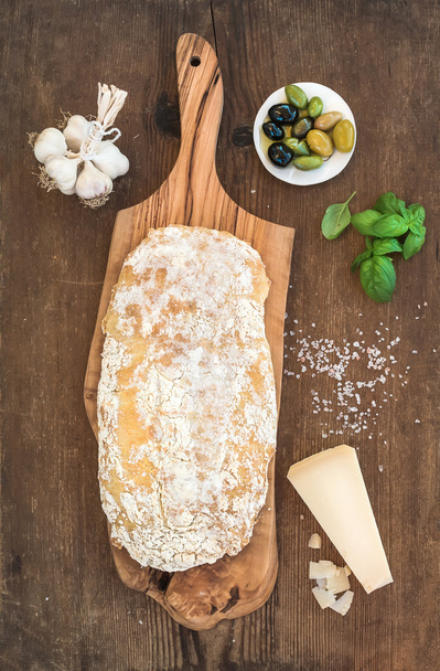 Freshly baked ciabatta bread with garlic - Φωτογραφία, εικόνα