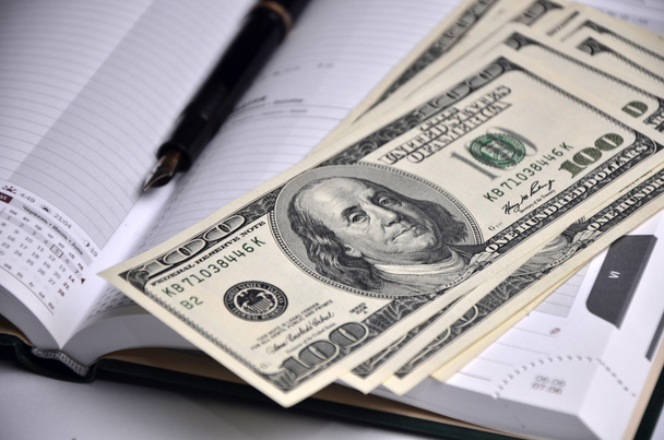 Встановити чоловіків: Блокнот, ручка, гроші на білому тлі
 - Фото, зображення