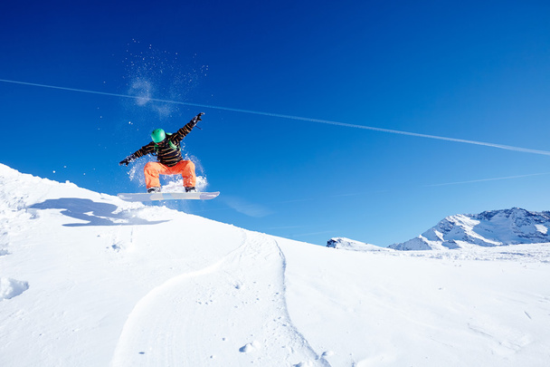 Jumping male snowboarder - Φωτογραφία, εικόνα