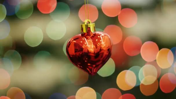 Karácsonyi játék szív rázza meg a háttérben a bokeh - Felvétel, videó
