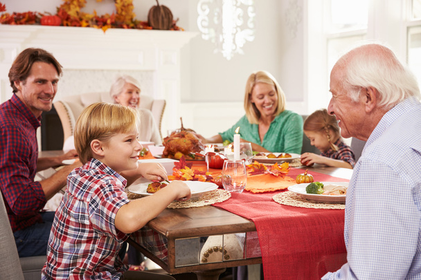 Family Enjoying Thanksgiving Meal At Table - Fotoğraf, Görsel