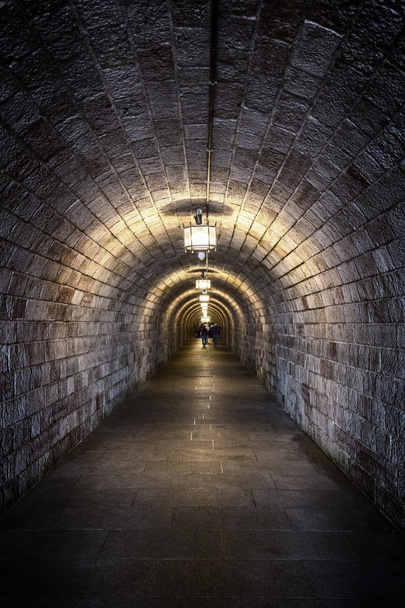 O túnel para o Ninho da Águia em Berchtesgaden
 - Foto, Imagem