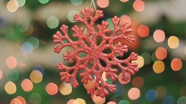 Kerstmis sneeuw speelgoed schudt op achtergrond bokeh - Video