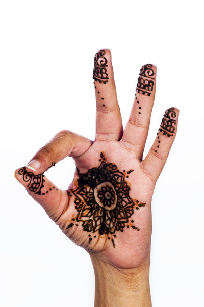 Tatouage au henné unique sur fond blanc ok signe médaillon design
 - Photo, image
