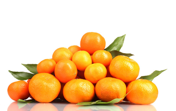 Tangerines with leaves isolated on white - Φωτογραφία, εικόνα