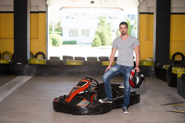 Jonge Man Karting Racer - Foto, afbeelding