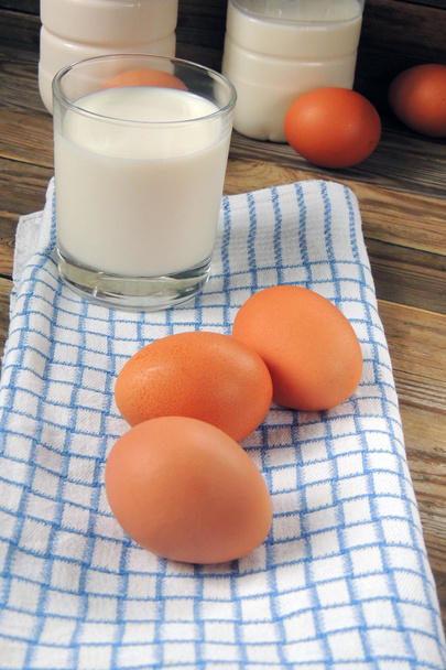 Milk and eggs - Foto, afbeelding