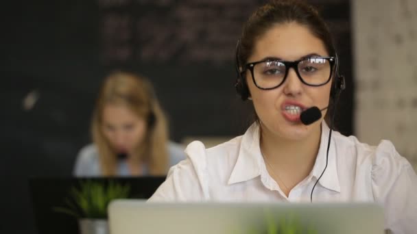 Happy call center operators - Imágenes, Vídeo