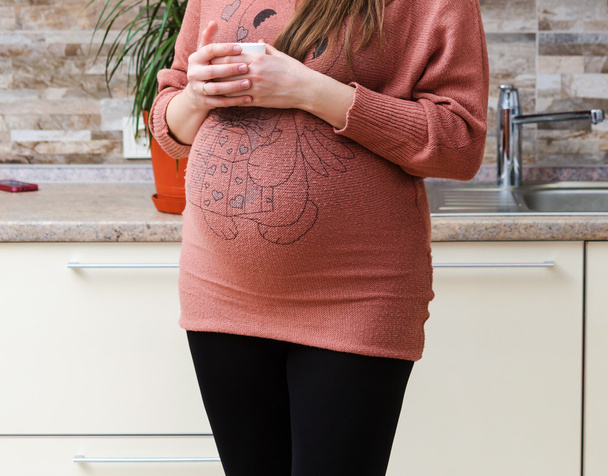 Beautiful pregnant woman - Фото, зображення