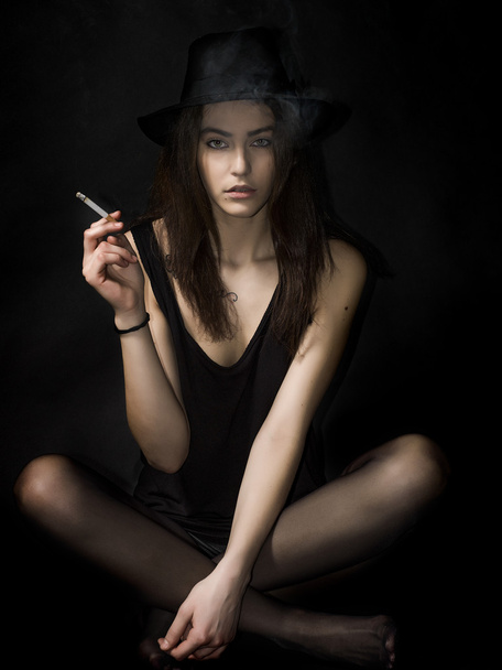 Beautiful girl portrait sitting and smoking cigarette - Fotoğraf, Görsel