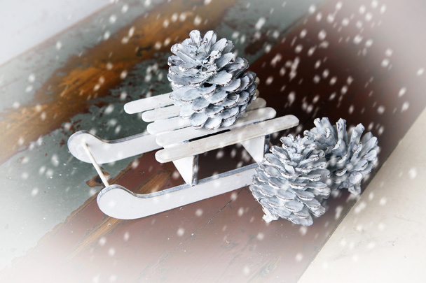 παιχνίδι Χριστούγεννα έλκηθρο με pinecones - Φωτογραφία, εικόνα