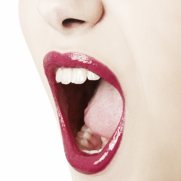 boca con brillo de labios fucsia
 - Foto, Imagen