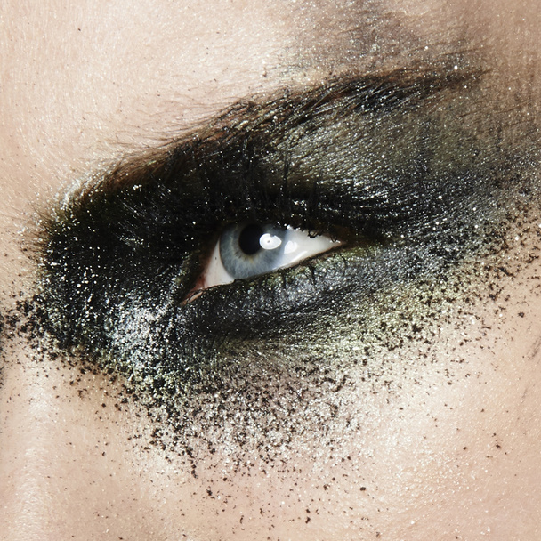 ogen met vuile glitter make-up - Foto, afbeelding