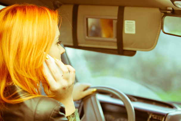 girl talking on mobile phone while driving the car. - Foto, Imagen