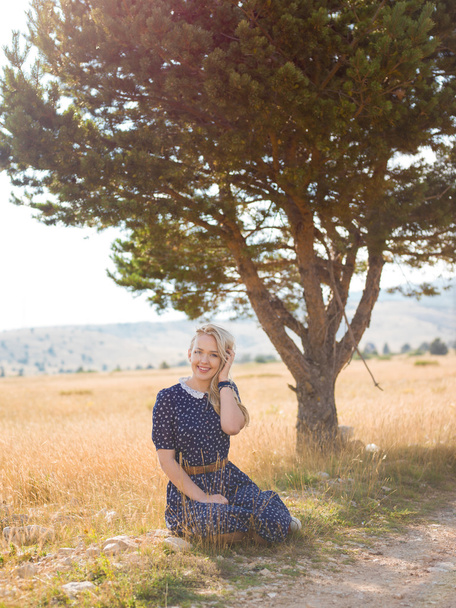 Joyful woman in summer field - Фото, зображення