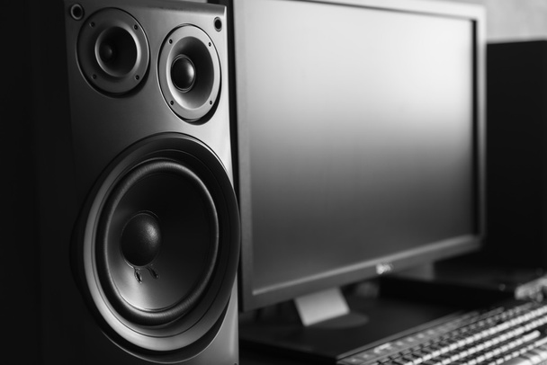 Trójdrożny głośnik w studio nagrań - Zdjęcie, obraz