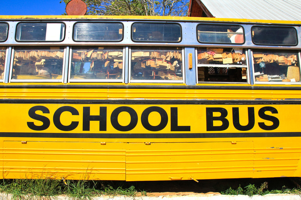 желтый школьный автобус. - Фото, изображение