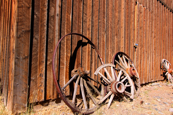 eski araba tekerlekleri - Fotoğraf, Görsel