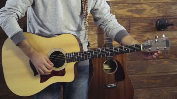 close up mans hands tuning an acoustic guitar slow motion - Footage, Video