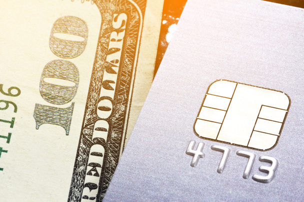 Μετρητά και πιστωτική κάρτα: στενή επάνω εικόνα - Φωτογραφία, εικόνα