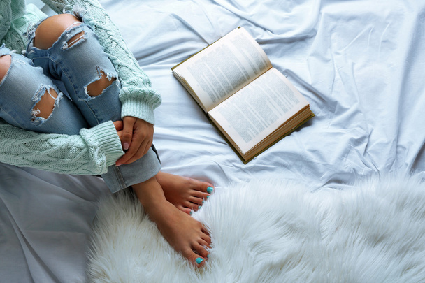 Woman in jeans on bed  - Foto, Imagen