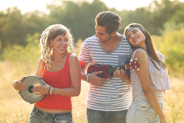 Carefree friends with guitar and drum, outdoors - Foto, Imagem