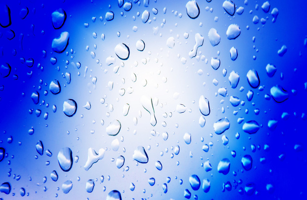 水ドロップと青色の背景 - 写真・画像