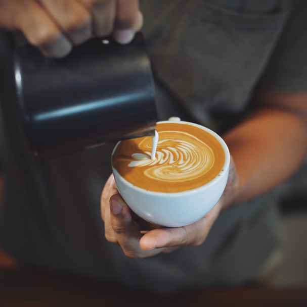 filiżankę kawy latte na drewno tekstury  - Zdjęcie, obraz