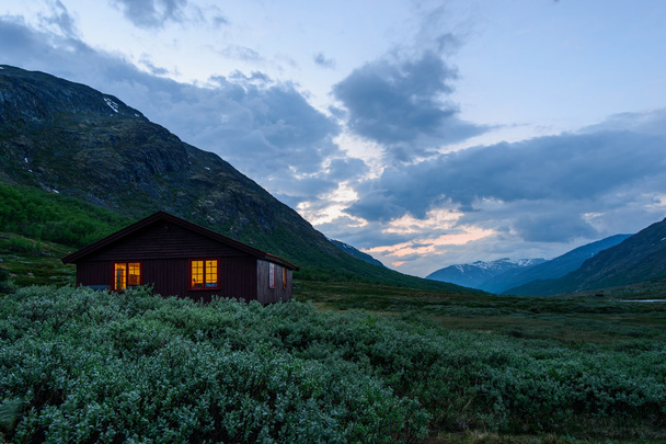 ノルウェーの山の家 - 写真・画像