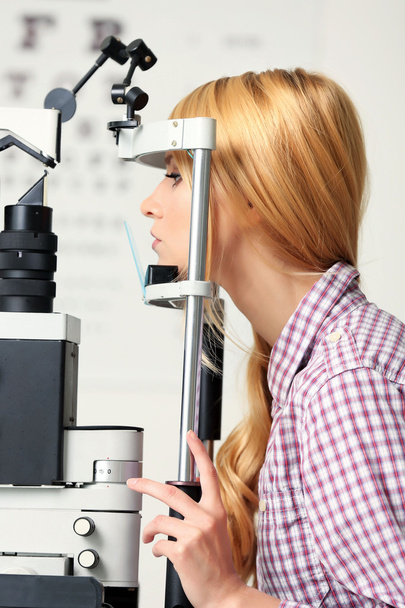 female visiting an optician - Foto, Imagem