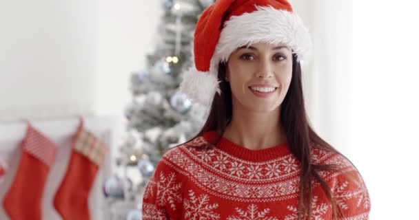 Frau feiert Weihnachten zu Hause - Filmmaterial, Video