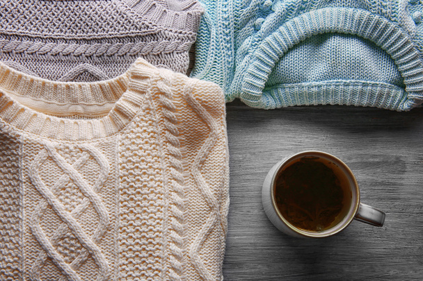 Mug of tea and warm clothes - Фото, зображення