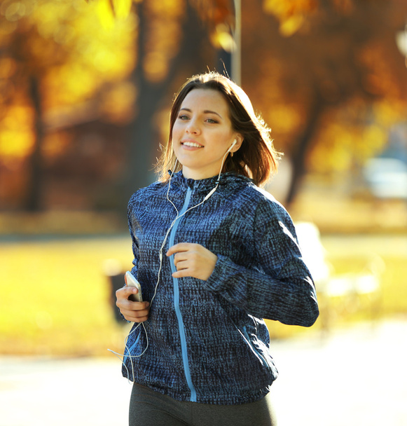 mladá žena, jogging  - Fotografie, Obrázek