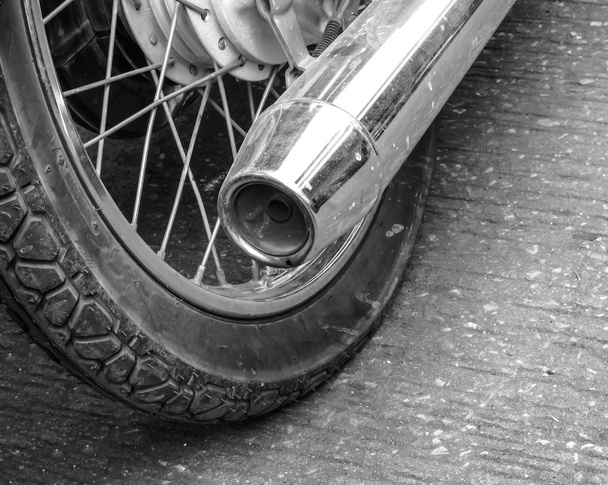 Exaustão da motocicleta (preto e branco
) - Foto, Imagem
