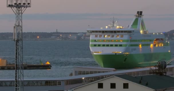 Passagierfähre in den Hafen - Filmmaterial, Video