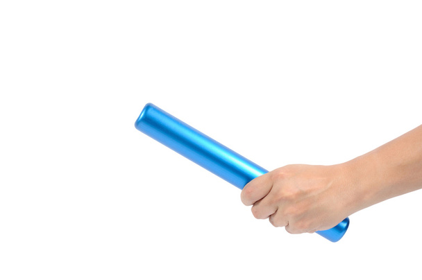 ręka, trzymając pałeczkę niebieski przekaźnik - Zdjęcie, obraz