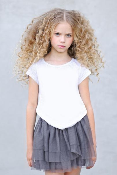 portrait of little girl outdoors in summer - Foto, Imagen