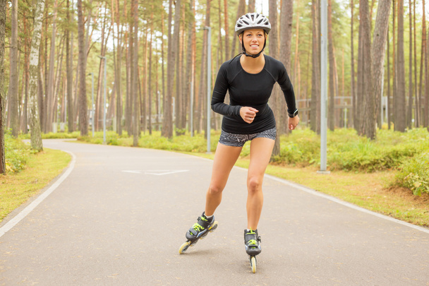 Mujer patinaje sobre ruedas
 - Foto, Imagen
