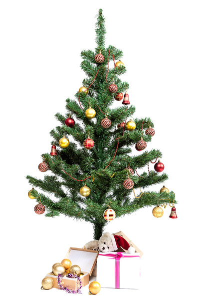Χριστουγεννιάτικο δέντρο με πούλιες και δώρα. - Φωτογραφία, εικόνα