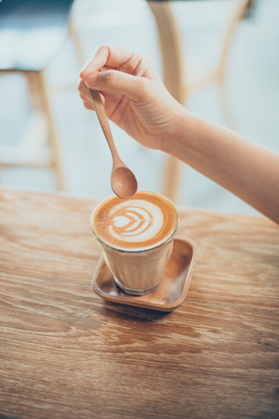 woman hand with cup of coffee - Φωτογραφία, εικόνα
