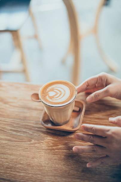 woman hand with cup of coffee - Φωτογραφία, εικόνα
