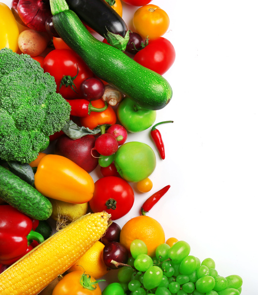 frisches Obst und Gemüse isoliert auf weiß - Foto, Bild