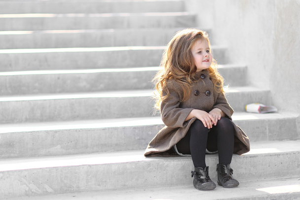 portrait of little girl outdoors in autumn - Фото, изображение