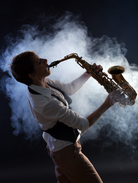 Attractive woman playing saxophone  - Zdjęcie, obraz