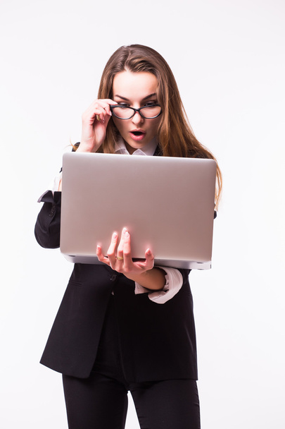 молодая деловая леди с ноутбуком
 - Фото, изображение